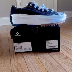 Converse “Run Star Hike Low Tops” Black                 Size: 7.5 Men’s